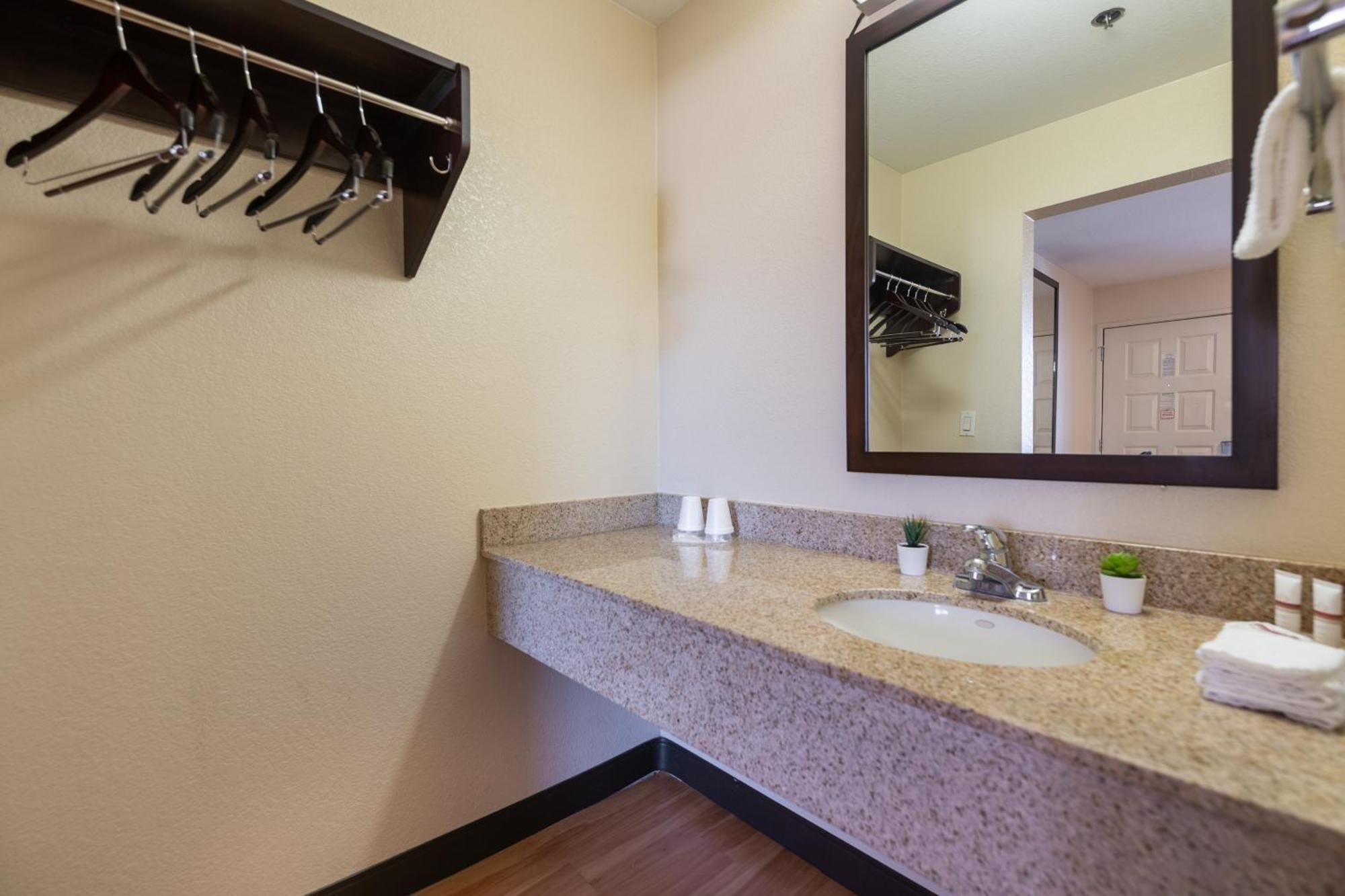 Sacramento Inn & Suites North Highlands ภายนอก รูปภาพ